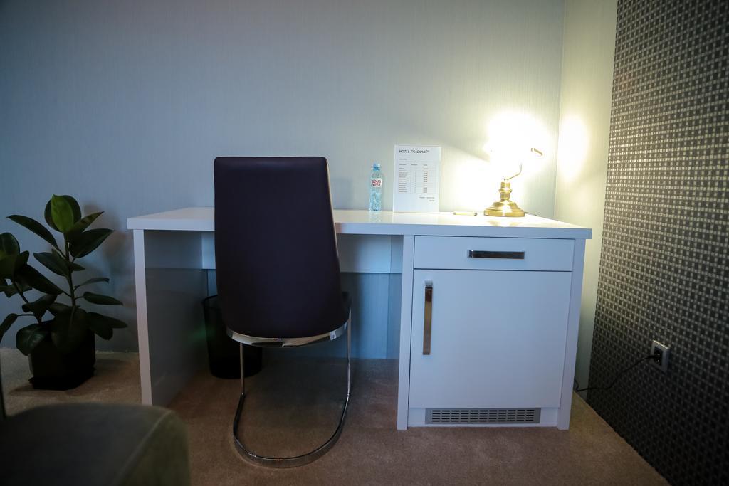 Garni Hotel Radovic クラグイェヴァツ エクステリア 写真
