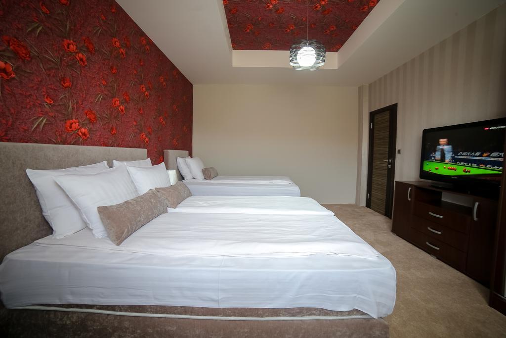 Garni Hotel Radovic クラグイェヴァツ エクステリア 写真
