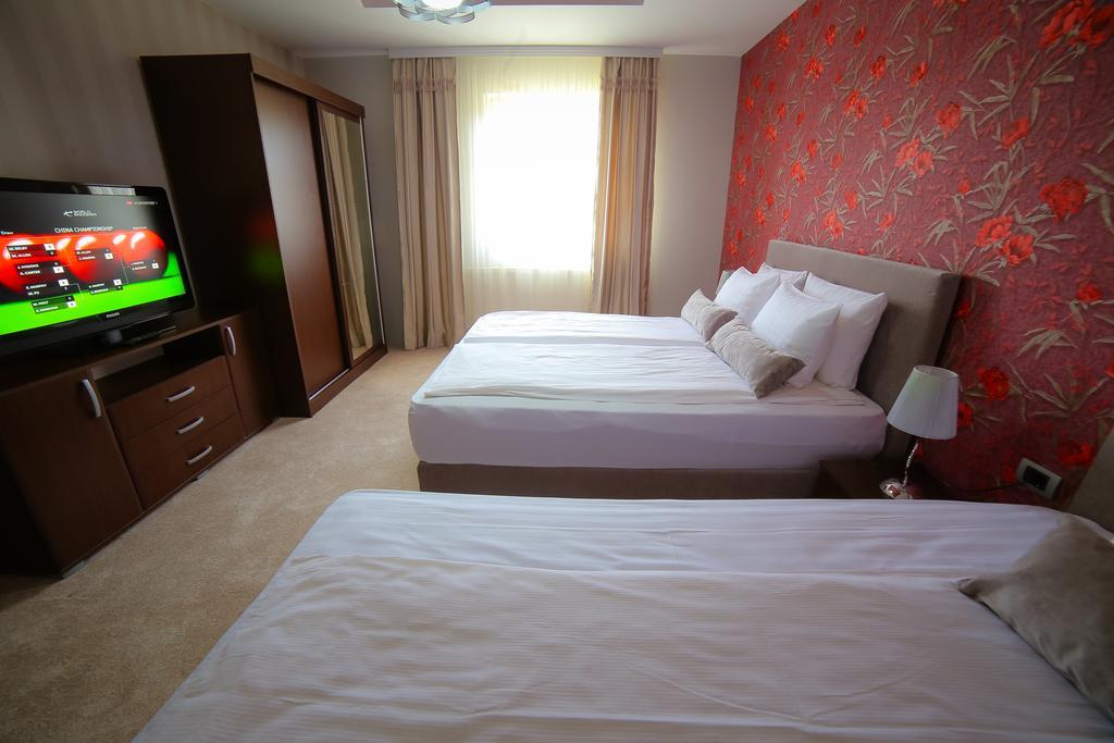 Garni Hotel Radovic クラグイェヴァツ エクステリア 写真