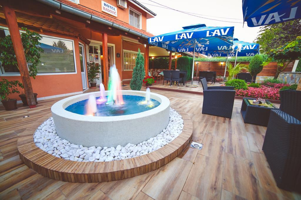 Garni Hotel Radovic クラグイェヴァツ エクステリア 写真