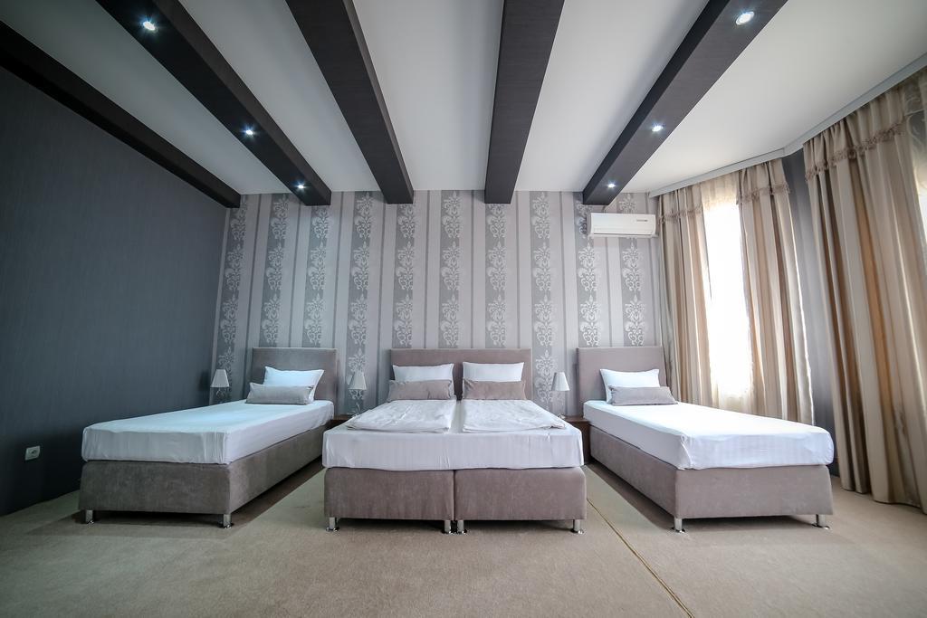 Garni Hotel Radovic クラグイェヴァツ エクステリア 写真
