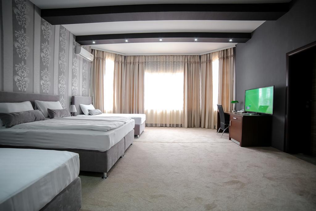 Garni Hotel Radovic クラグイェヴァツ エクステリア 写真