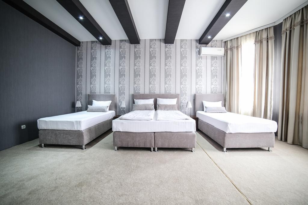 Garni Hotel Radovic クラグイェヴァツ エクステリア 写真