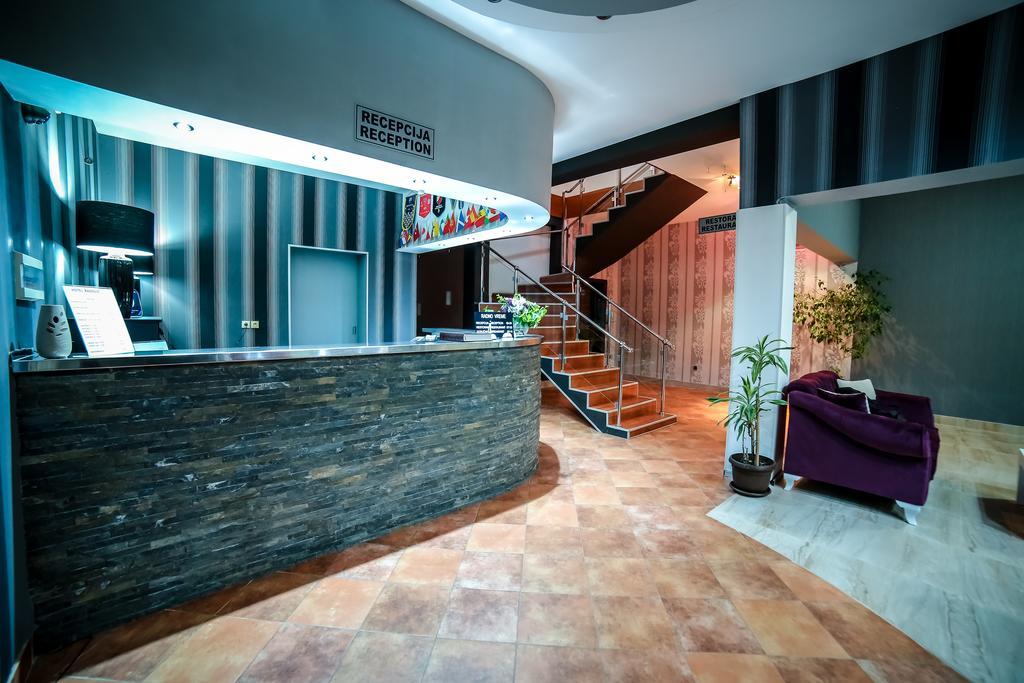 Garni Hotel Radovic クラグイェヴァツ エクステリア 写真