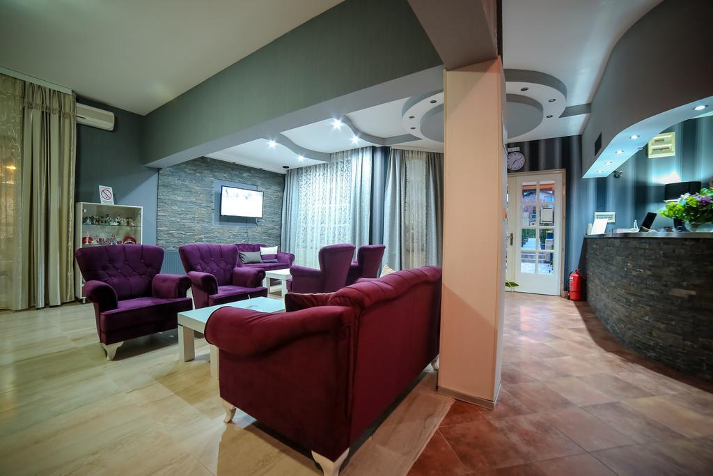 Garni Hotel Radovic クラグイェヴァツ エクステリア 写真