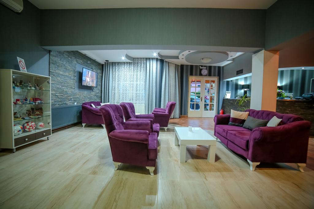 Garni Hotel Radovic クラグイェヴァツ エクステリア 写真