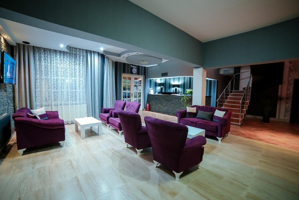 Garni Hotel Radovic クラグイェヴァツ エクステリア 写真