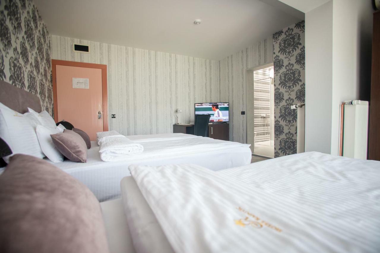 Garni Hotel Radovic クラグイェヴァツ エクステリア 写真