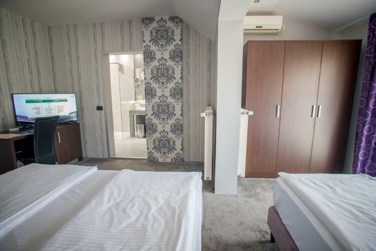 Garni Hotel Radovic クラグイェヴァツ エクステリア 写真