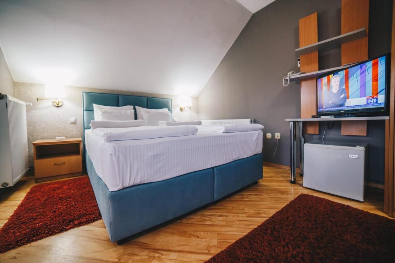 Garni Hotel Radovic クラグイェヴァツ エクステリア 写真