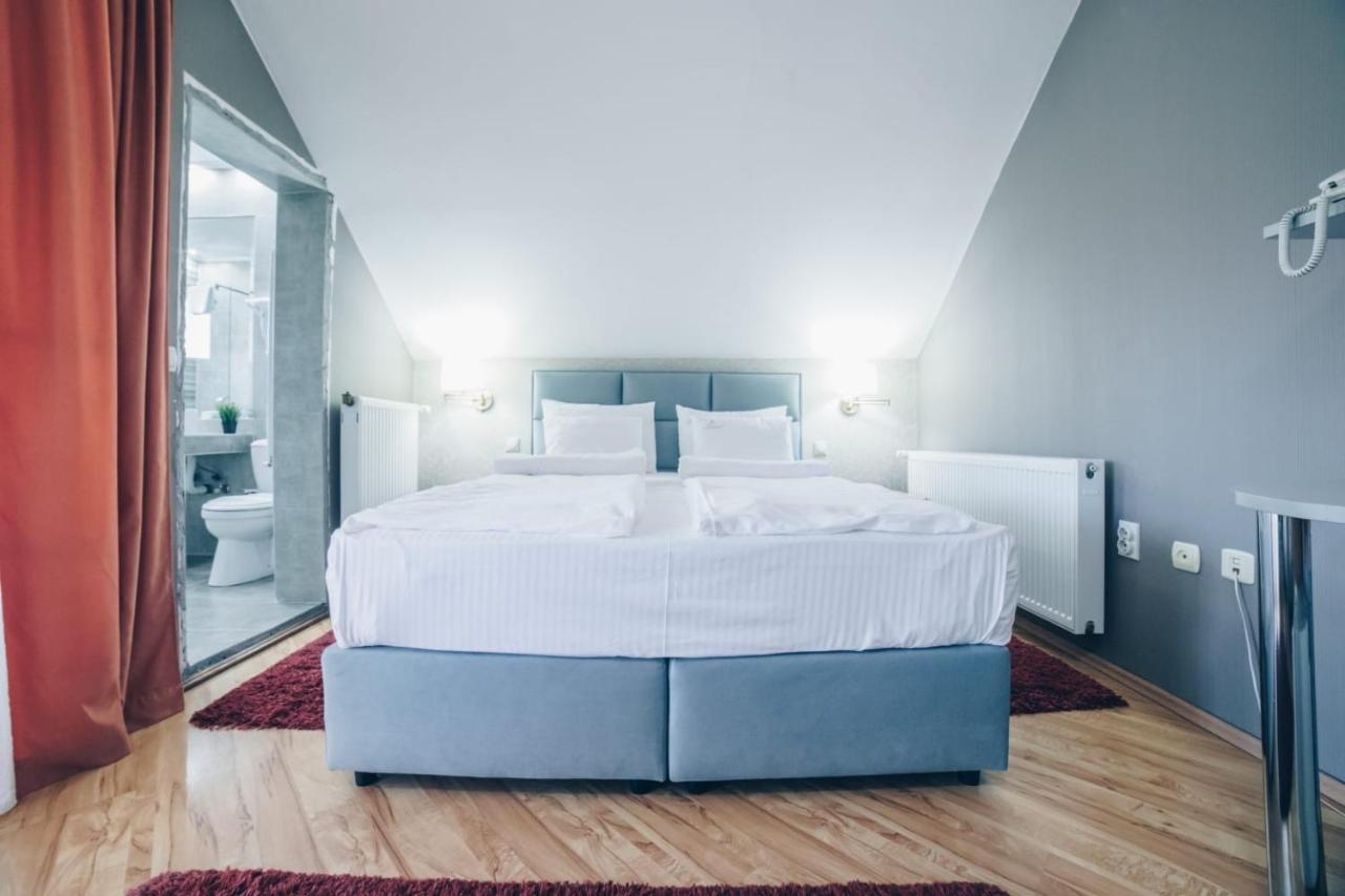 Garni Hotel Radovic クラグイェヴァツ エクステリア 写真
