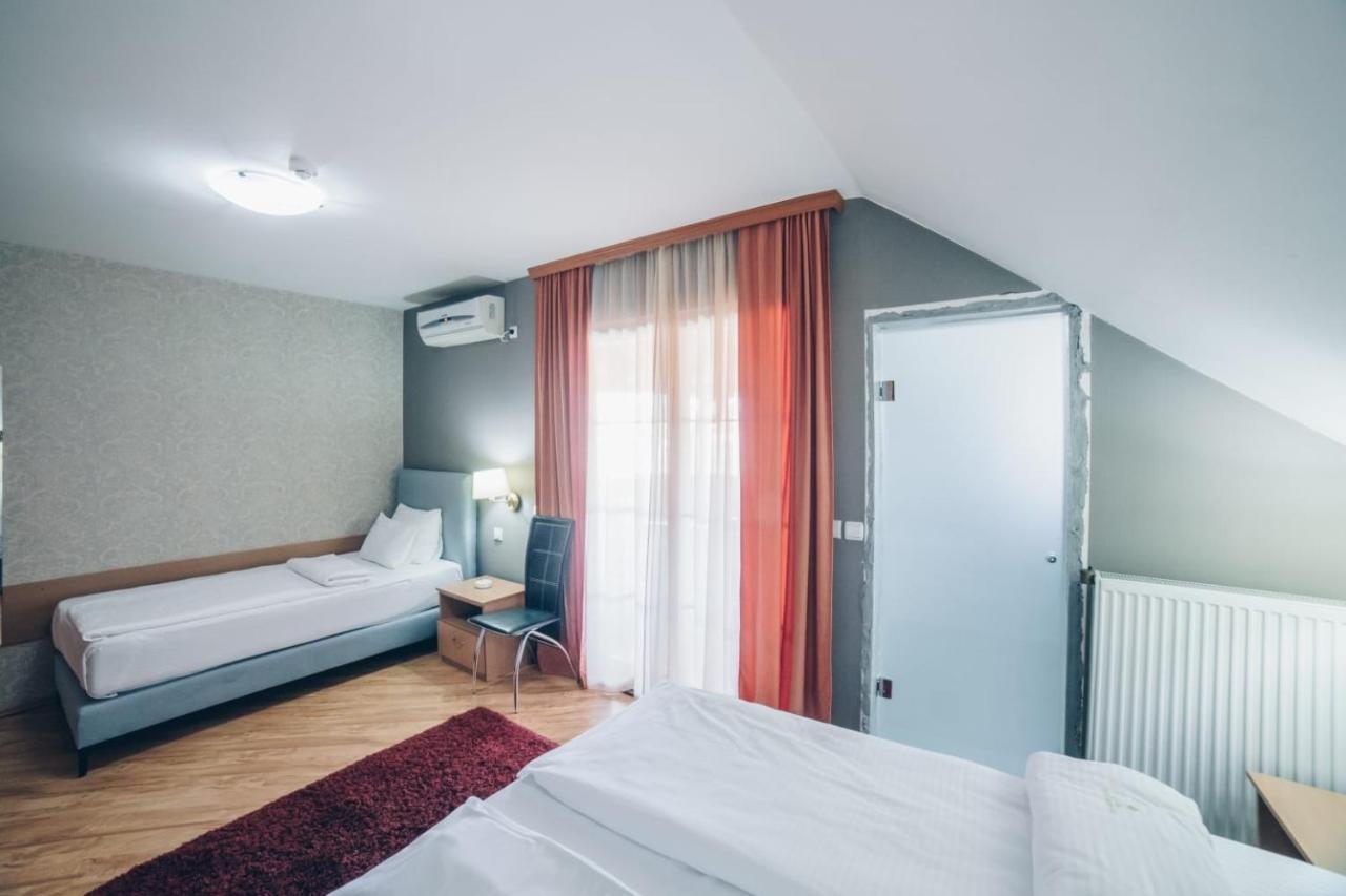 Garni Hotel Radovic クラグイェヴァツ エクステリア 写真